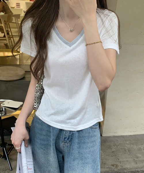 2ly2(トゥーリートゥー)の「配色Vネック 半袖Tシャツ(Tシャツ/カットソー・レディース・ホワイト/ブラック・FREE)」の14枚目の写真