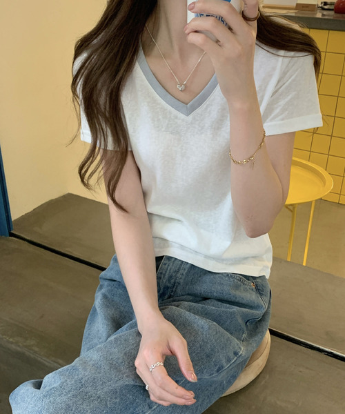2ly2(トゥーリートゥー)の「配色Vネック 半袖Tシャツ(Tシャツ/カットソー・レディース・ホワイト/ブラック・FREE)」の17枚目の写真