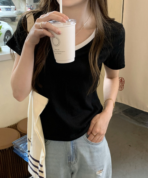 2ly2(トゥーリートゥー)の「配色Vネック 半袖Tシャツ(Tシャツ/カットソー・レディース・ホワイト/ブラック・FREE)」の3枚目の写真