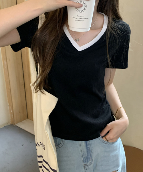2ly2(トゥーリートゥー)の「配色Vネック 半袖Tシャツ(Tシャツ/カットソー・レディース・ホワイト/ブラック・FREE)」の5枚目の写真
