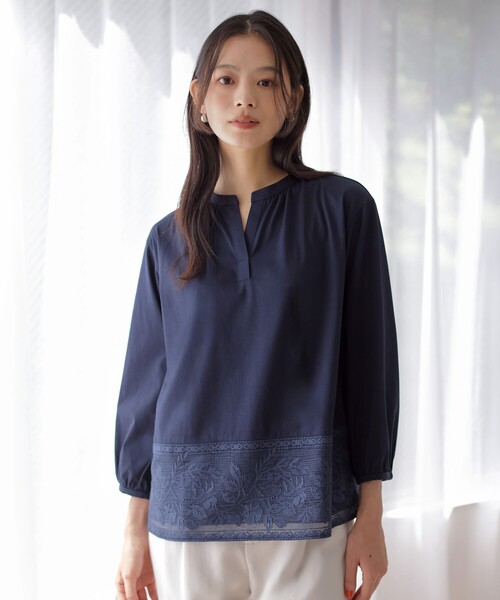 J.PRESS(ジェイプレス)の「【シーンレスに活躍】ハイゲージジャージー レースデザイン カットソー(Tシャツ/カットソー・レディース・サックスブルー系/ブラウン系/ネイビー系・F)」の2枚目の写真