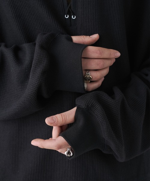 soerte(ソエルテ)の「Loose Lace-up Thermal Polo/ルーズレースアップサーマルポロ(ポロシャツ・メンズ・アイボリー/ブラック・2/1/3)」の9枚目の写真