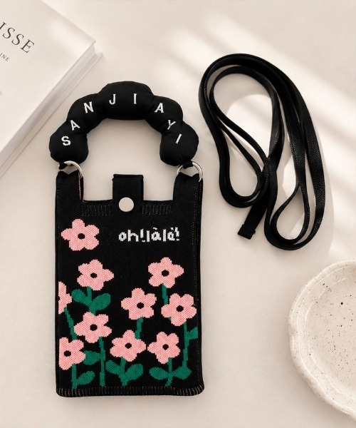 CLOTHY（クロシィ）の「【スマホサイズでアクセ感覚♪】ぽこぽこ立体ハンドル ミニ ショルダーバッグ（フラワー）（ショルダーバッグ・レディース・アイボリー/ブラック・FREE）」の5枚目の写真
