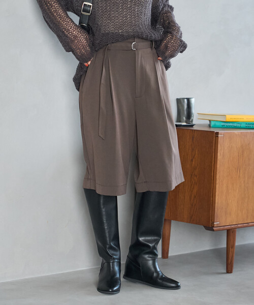 FREAK'S STORE（フリークスストア）の「ベルト付き タック ハーフパンツ（その他パンツ・レディース・ブラウン/チャコールグレー・ﾌﾘ-）」の2枚目の写真