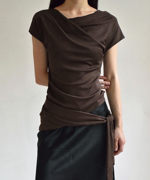 kiehtova（キエトヴァ）の「【kiehtova】SIENA DRAPE TOPS/シエナ ドレープトップス KTWR72（Tシャツ/カットソー・レディース・ホワイト/ブラウン/ブラック・FREE）」の3枚目の写真