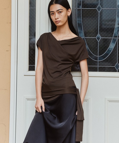 kiehtova（キエトヴァ）の「【kiehtova】SIENA DRAPE TOPS/シエナ ドレープトップス KTWR72（Tシャツ/カットソー・レディース・ホワイト/ブラウン/ブラック・FREE）」の22枚目の写真