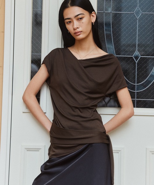 kiehtova（キエトヴァ）の「【kiehtova】SIENA DRAPE TOPS/シエナ ドレープトップス KTWR72（Tシャツ/カットソー・レディース・ホワイト/ブラウン/ブラック・FREE）」の20枚目の写真