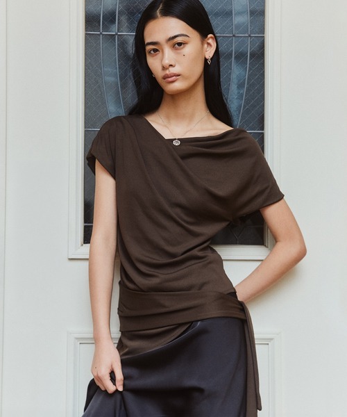 kiehtova（キエトヴァ）の「【kiehtova】SIENA DRAPE TOPS/シエナ ドレープトップス KTWR72（Tシャツ/カットソー・レディース・ホワイト/ブラウン/ブラック・FREE）」の21枚目の写真
