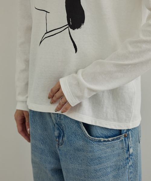 SALON adam et rope'（サロン アダム エ ロペ）の「【Camille de Cussac for SALON】アートプリントロングスリーブTシャツ（Tシャツ/カットソー・レディース・ホワイト系その他2/ホワイト系その他/ホワイト・FREE）」の21枚目の写真