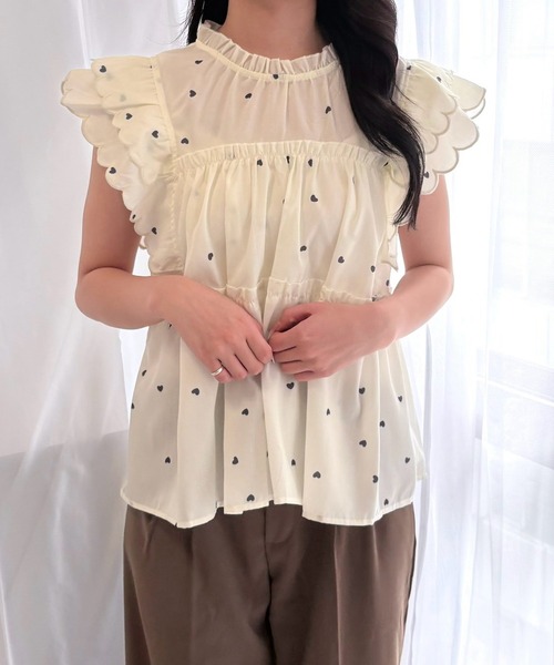merrylatte（メリーラテ）の「ハートフレンチスリーブトップス（シャツ/ブラウス・レディース・アイボリー・MEDIUM）」の2枚目の写真