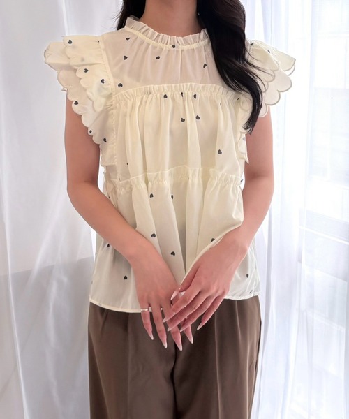 merrylatte（メリーラテ）の「ハートフレンチスリーブトップス（シャツ/ブラウス・レディース・アイボリー・MEDIUM）」の4枚目の写真