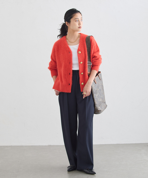 journal standard L'essage(ジャーナルスタンダードレサージュ)の「《一部WEB限定カラー/追加》FOX CASHMERE Vネックカーディガン(カーディガン/ボレロ・レディース・レッド/ベージュ/オリーブ/ネイビー/ピンク系その他・FREE)」の18枚目の写真