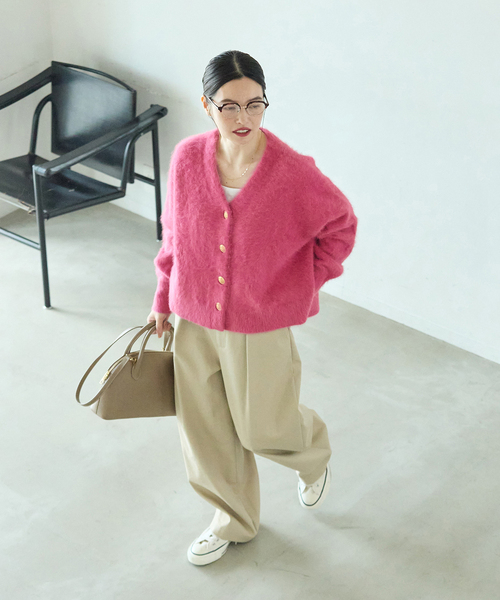 journal standard L'essage(ジャーナルスタンダードレサージュ)の「《一部WEB限定カラー/追加》FOX CASHMERE Vネックカーディガン(カーディガン/ボレロ・レディース・レッド/ベージュ/オリーブ/ネイビー/ピンク系その他・FREE)」の19枚目の写真