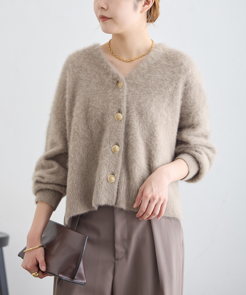 journal standard L'essage(ジャーナルスタンダードレサージュ)の「《一部WEB限定カラー/追加》FOX CASHMERE Vネックカーディガン(カーディガン/ボレロ・レディース・レッド/ベージュ/オリーブ/ネイビー/ピンク系その他・FREE)」の20枚目の写真