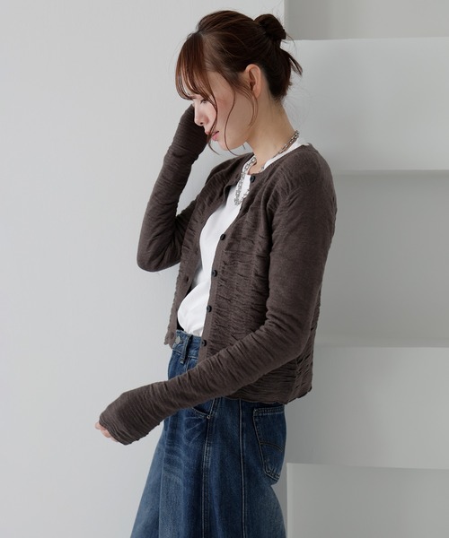 AMUU. PRECIEUSE(アムープレシューズ)の「メローシャーリングニットカーディガン(ニット/セーター・レディース・チャコールグレー/アイボリー・FREE)」の5枚目の写真
