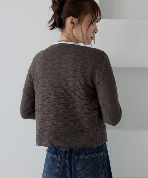 AMUU. PRECIEUSE(アムープレシューズ)の「メローシャーリングニットカーディガン(ニット/セーター・レディース・チャコールグレー/アイボリー・FREE)」の6枚目の写真