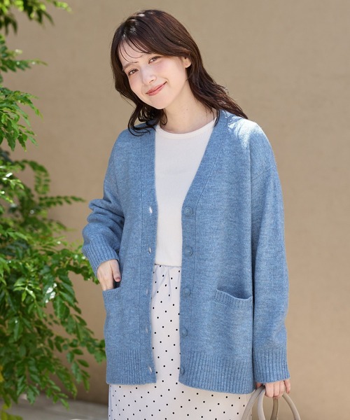 Honeys(ハニーズ)の「ふんわりVネックカーデ(カーディガン/ボレロ・レディース・ブラウン系1/ベージュ系1/ブルー系1/ピンク系1/ヘザーチャコール/杢グレー・L/LL/M/S)」の5枚目の写真