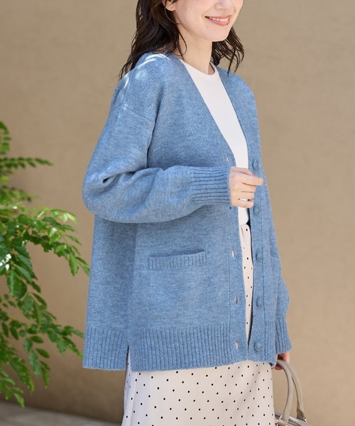 Honeys(ハニーズ)の「ふんわりVネックカーデ(カーディガン/ボレロ・レディース・ブラウン系1/ベージュ系1/ブルー系1/ピンク系1/ヘザーチャコール/杢グレー・L/LL/M/S)」の12枚目の写真