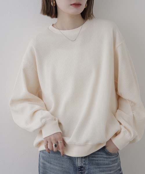 OMNES(オムネス)の「ワッフル袖ギャザー スウェット風長袖プルオーバー(Tシャツ/カットソー・レディース・ダークグレー/アイボリー・FREE)」の2枚目の写真