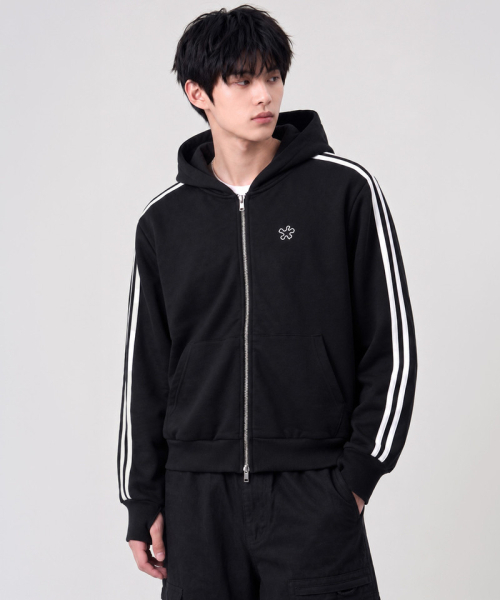 UNDEROFF（アンダーオフ）の「フィンガーホール クロップド トラックフード ジップアップ（パーカー・メンズ・ブラック・X-LARGE/LARGE/MEDIUM）」の3枚目の写真