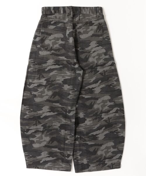 Shoowtime(ショウタイム)の「Studded Vintage Camo Super Wide Baggy Pants / スタッズ ヴィンテージ カモ スーパー ワイド バギーパンツ(デニムパンツ・メンズ・カモフラージュ・X-LARGE/LARGE/MEDIUM/SMALL)」の2枚目の写真