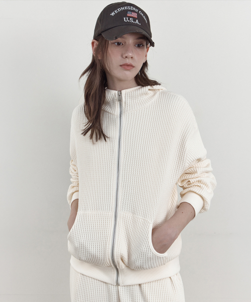 WEDNESDAYOASISFORWOMEN(ウェンズデー オアシス フォー ウーマン)の「ワッフル ハイネック フード ジップアップ_CREAM(WB6OT14)(パーカー・レディース・クリーム・FREE)」の2枚目の写真