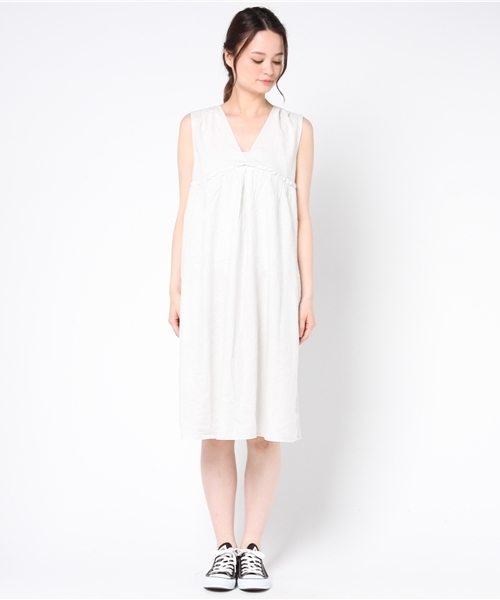 LBC（エルビーシー）の「ノースリVネックワンピース          （ワンピース・レディース・オフホワイト/グリーン/パープル・MEDIUM/LARGE）」の4枚目の写真