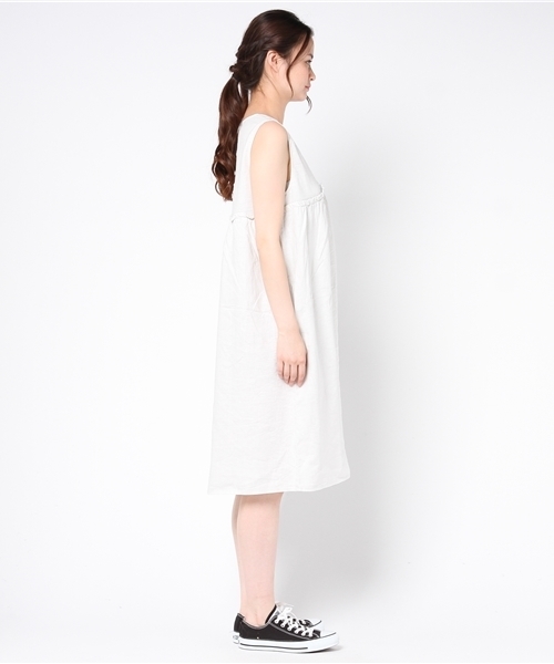 LBC（エルビーシー）の「ノースリVネックワンピース          （ワンピース・レディース・オフホワイト/グリーン/パープル・MEDIUM/LARGE）」の5枚目の写真