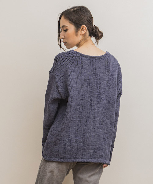 STYLEDOOR（スタイルドア）の「モールファーVネックニットトップス（ニット/セーター・レディース・ライトグレー/ベビーピンク/ブルー/ネイビー・FREE）」の18枚目の写真