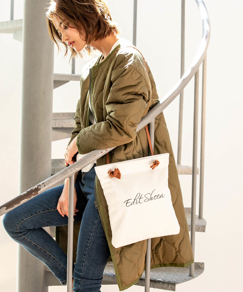 Edit Sheen(エディットシーン)の「スリムキャンバスロゴトートバッグ(トートバッグ・レディース・ホワイト/ベージュ/ネイビー/カーキ・FREE)」の2枚目の写真