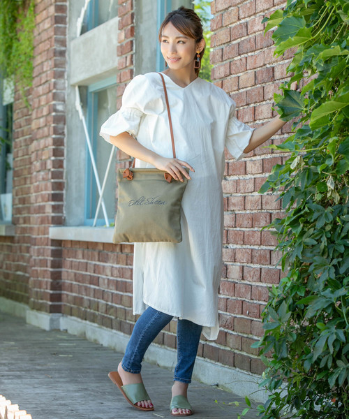 Edit Sheen(エディットシーン)の「スリムキャンバスロゴトートバッグ(トートバッグ・レディース・ホワイト/ベージュ/ネイビー/カーキ・FREE)」の1枚目の写真