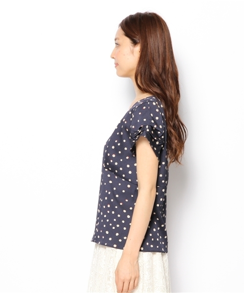 Soareak(ソアリーク)の「ソデタックバックリボンプルオーバー(シャツ/ブラウス・レディース・ブルー/ネイビー/ベージュ/ホワイト・SMALL)」の6枚目の写真