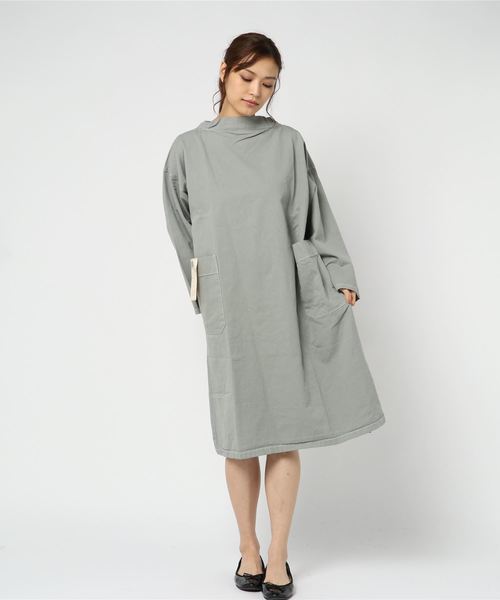 fennica（フェニカ）の「ROBUR / 2ポケット ワンピース（ワンピース・レディース・ライトグレー/ネイビー・ONE SIZE）」の2枚目の写真