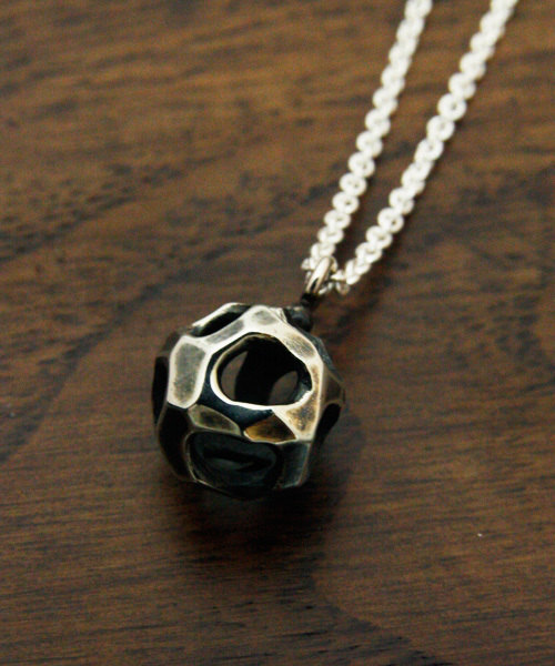 GARNI（ガルニ）の「R.V - Cosmic Pendant - S（ネックレス）」 - WEAR