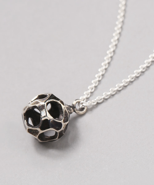 GARNI ガルニ シルバー ネックレス リンゴ コズミック GARNI（ガルニ）の「R.V - Cosmic Pendant - S（ネックレス）」 - WEAR
