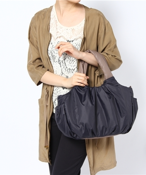 PLST(プラステ)の「格子柄2WAYナイロンショルダーバッグ(中)(ショルダーバッグ・レディース・ライトグレー/ネイビー/ピンク・FREE)」の11枚目の写真