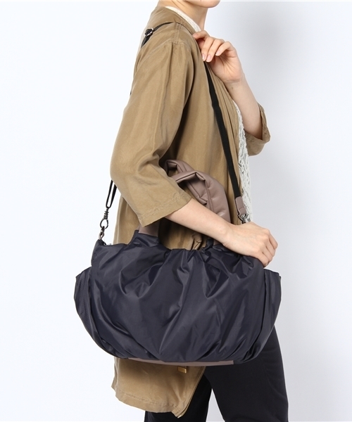 PLST(プラステ)の「格子柄2WAYナイロンショルダーバッグ(中)(ショルダーバッグ・レディース・ライトグレー/ネイビー/ピンク・FREE)」の12枚目の写真