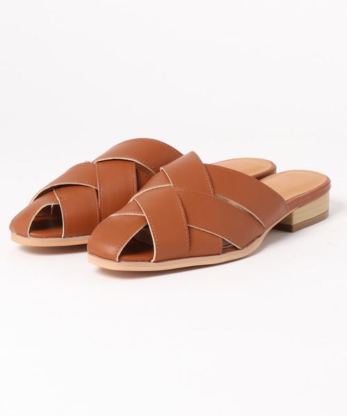 KOBE LETTUCE(コウベレタス)の「スクエアトゥクロスベルト甲深フラットバブーシュサンダル(サンダル・レディース・ブラック/ホワイト系その他/ブラウン系その他/グレイッシュベージュ・LL/S/M/L)」の9枚目の写真