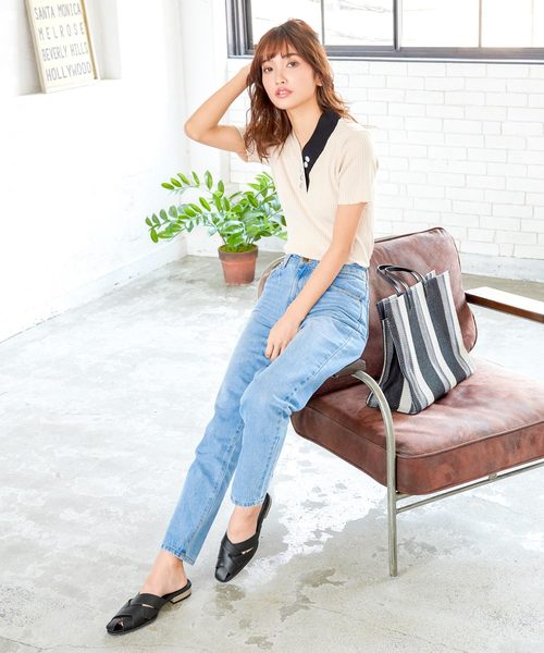 KOBE LETTUCE(コウベレタス)の「スクエアトゥクロスベルト甲深フラットバブーシュサンダル(サンダル・レディース・ブラック/ホワイト系その他/ブラウン系その他/グレイッシュベージュ・LL/S/M/L)」の16枚目の写真