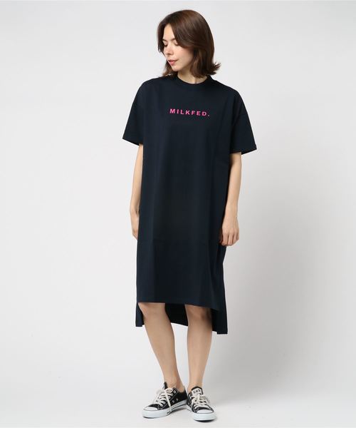 MILKFED.（ミルクフェド）の「ELLIE LOGO TEE DRESS（ワンピース・レディース・ネイビー/ホワイト/ブラック/チャコールグレー/ベージュ・ONE SIZE）」の5枚目の写真