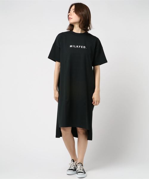MILKFED.（ミルクフェド）の「ELLIE LOGO TEE DRESS（ワンピース・レディース・ネイビー/ホワイト/ブラック/チャコールグレー/ベージュ・ONE SIZE）」の2枚目の写真