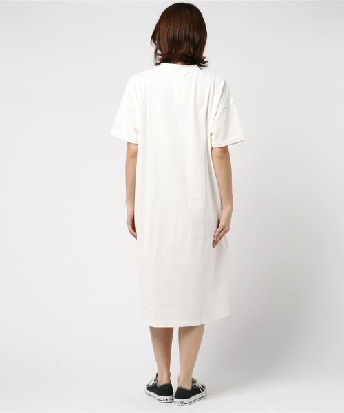 MILKFED.（ミルクフェド）の「ELLIE LOGO TEE DRESS（ワンピース・レディース・ネイビー/ホワイト/ブラック/チャコールグレー/ベージュ・ONE SIZE）」の7枚目の写真