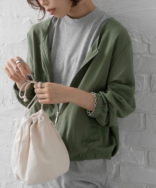 Newlyme(ニューリーミー)の「Vネックリネンブルゾン(ブルゾン・レディース・ブラック/ベージュ/カーキ・MEDIUM/LARGE)」の2枚目の写真