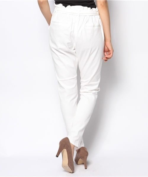 one after another NICE CLAUP（ワンアフターアナザーナイスクラップ）の「【ナイスクラップ】りぼんつきテーパード（スラックス・レディース・オフホワイト/ワンウォッシュ/ドット・FREE）」の10枚目の写真