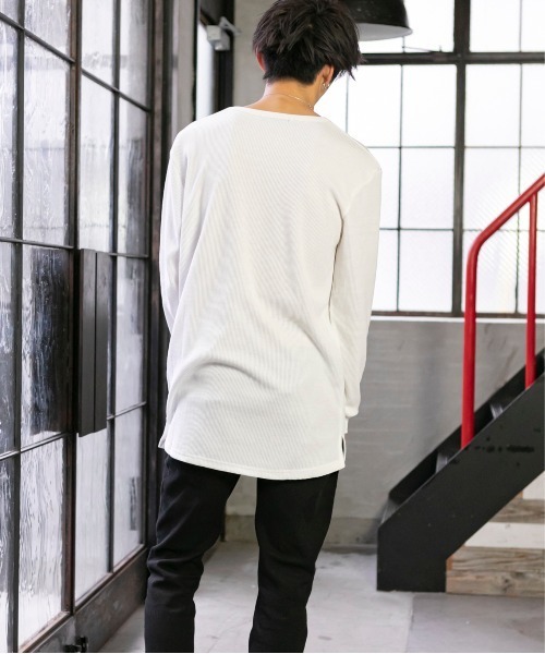 Beno(ビーノ)の「T/Cワッフル ロングレングス クルーネック Tシャツ(Tシャツ/カットソー・メンズ・ブラック/オフホワイト/グレー/ネイビー/ダークブラウン/ダークグリーン/サンドベージュ/ダークグレー/グレイッシュベージュ・M/L/LL/S)」の15枚目の写真