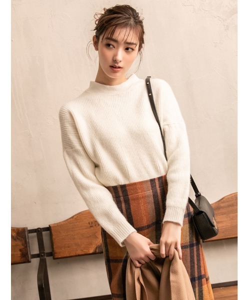 fifth（フィフス）の「クルーネックドロップショルダーニット（ニット/セーター・レディース・ホワイト/ラベンダー・MEDIUM）」の2枚目の写真