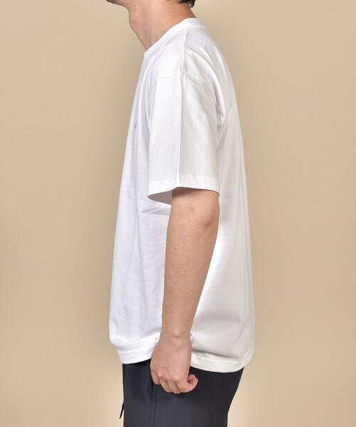 SHIPS（シップス）の「SU:【WEB限定】ワンポイント ロゴ エンブロイダリー Tシャツ（Tシャツ/カットソー・メンズ・ホワイト/ブラック/カーキ/ライトブルー/ピンク/ナチュラル/クリーム/ライトグリーン/ネイビー/グリーン/ダークグレー・S/M/L/XL）」の19枚目の写真