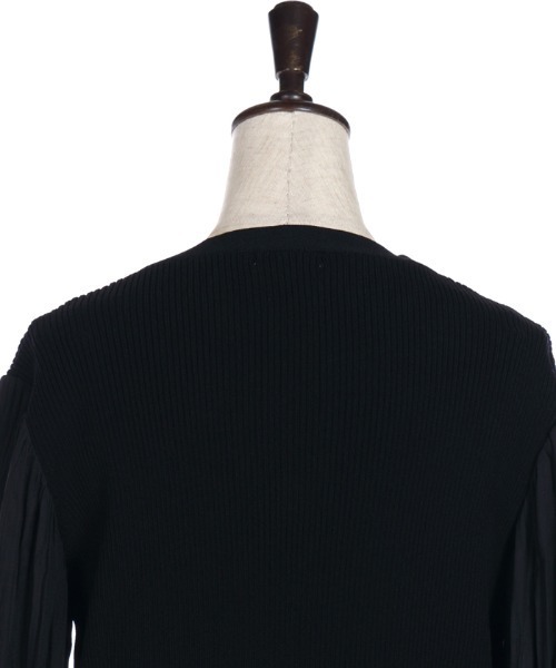 axes femme（アクシーズファム）の「プリーツ袖カットカーディガン（カーディガン/ボレロ・レディース・ブラック/ピンク/キナリ・MEDIUM）」の7枚目の写真