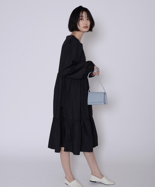 ECRIRE(エクリール)の「スクエアカットロングワンピース(ワンピース・レディース・ブラック/オフホワイト・フリー)」の17枚目の写真