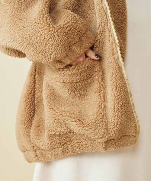 MIIA（ミーア）の「【ZOZO限定】ボアパーカージャケット（ブルゾン・レディース・ブラック/オフホワイト/ブルー/モカ・FREE）」の6枚目の写真